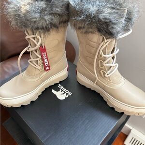 Brand New in Box Sorel Women's Beige and Gray Winter Boots